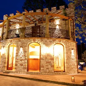 Castello Dei Templari לינה וארוחת בוקר
